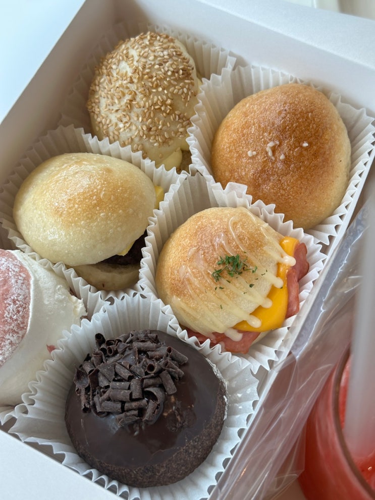  서울숲 카페 한입베이글 성수점 애견동반카페 야외 테라스