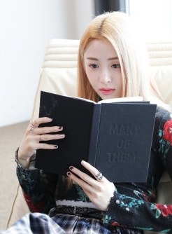 책 읽는 허윤진