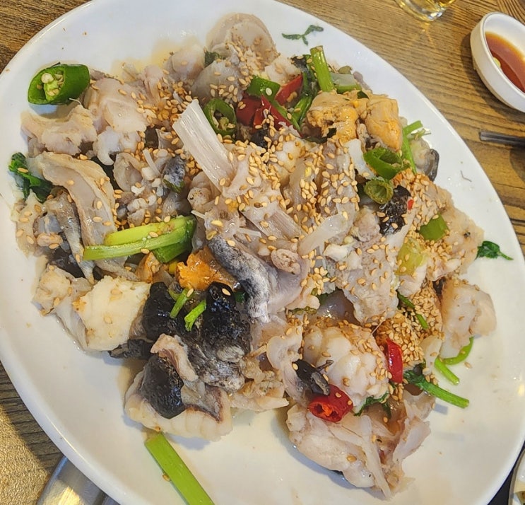  계절식당 - 내장이 살아있는 강동구 천호동 아구수육 맛집