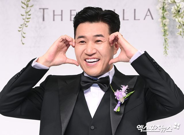 김종민, 11살 연하와 화려한 웨딩마치…총출동 속 얼굴 공개 논란까지 [종합]