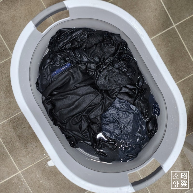 검정색옷 빨래 땀냄새 찌든때 제거하는 방법