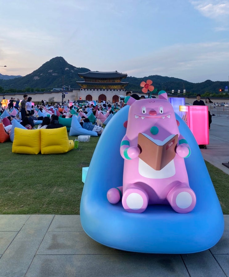 서울야외도서관 2025 운영일정 시간 : 서울시청광장 광화문 책마당 청계천 책읽는 맑은냇가 야외도서관 위치