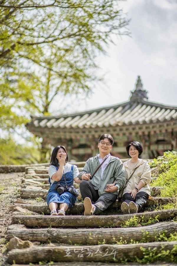  순천 선암사 겹벚꽃 스냅투어, 고즈넉한 고찰과 화사한 봄꽃의 조화로 여행객 감성 자극