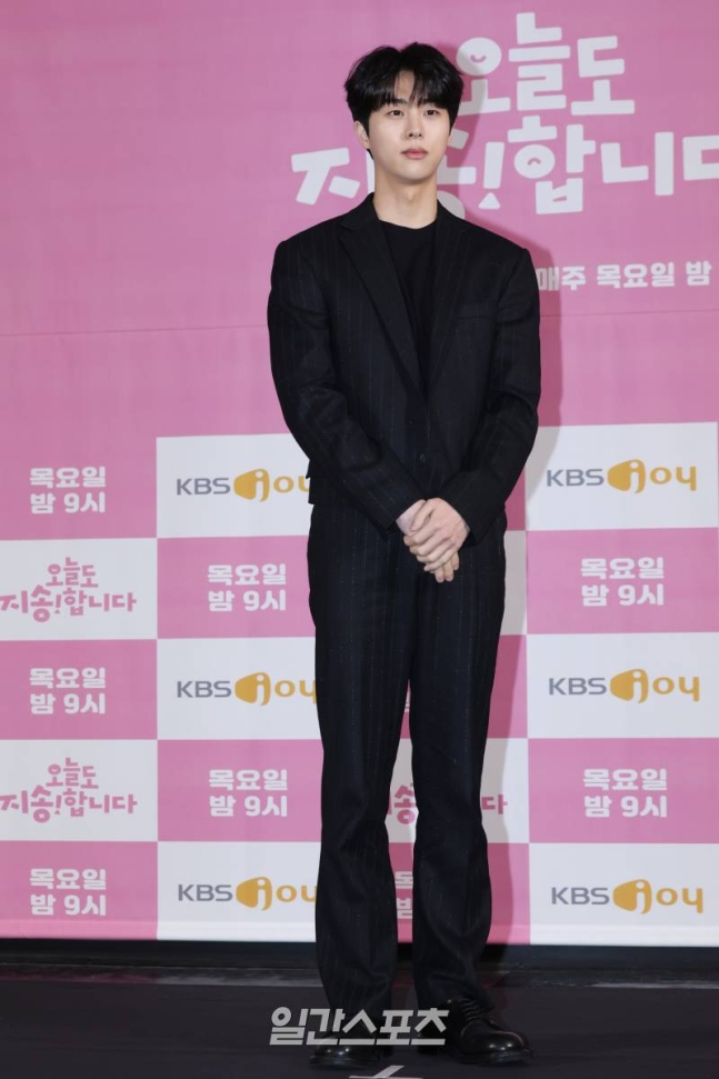 <b>김무준 나가노 메이 열애설</b>... ‘캐스터’ 김무준 촬영 근황... 