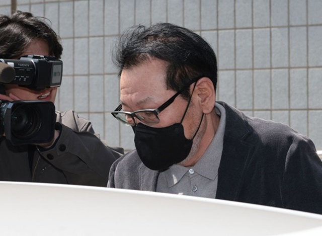 <b>건진법사 김건희</b> 고가 <b>목걸이</b>, 민주당 “주술 정권 실체” 맹공