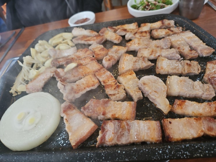  탕정 지중해마을 백반전문 고향집 삼겹살 맛나요