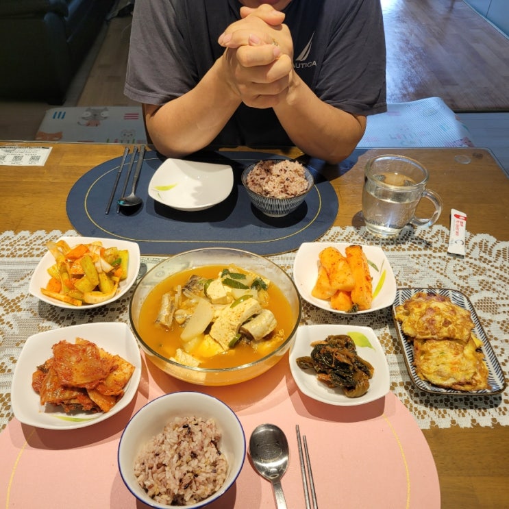 [저녁메뉴 동태탕끓이기]간단한동태탕과 오이양파무침과 팽이버섯전으로 저녁상차림