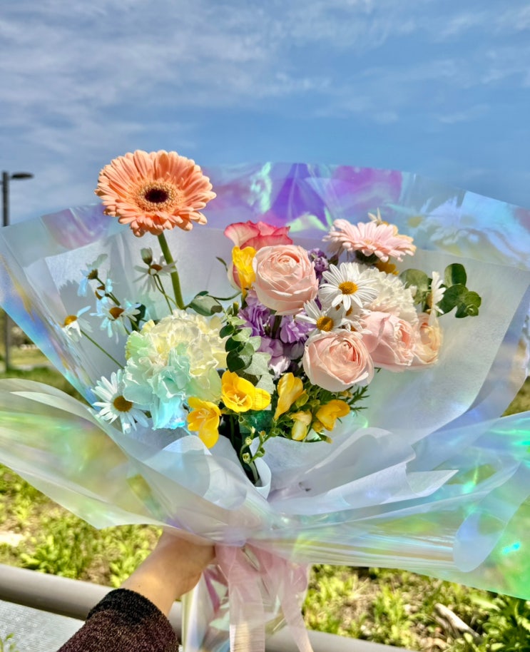  광화문꽃집 인덕플라워앤와인 광화문점 꽃다발 와인 가득한 감성꽃집