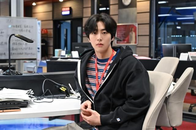 <b>김무준</b> 측 "日 <b>나가노 메이</b>와 <b>열애설</b>? 친구 사이" 일축