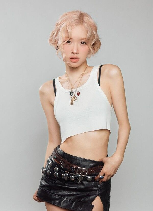 로제, 콜드플레이 콘서트 깜짝 게스트…크리스 마틴과 '아파트' 불렀다