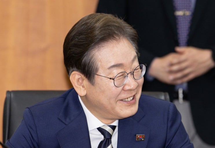 [정치 포커스] <b>이재명 후보</b>, 보수 논객들과 만찬… “장관 <b>인사</b>... 