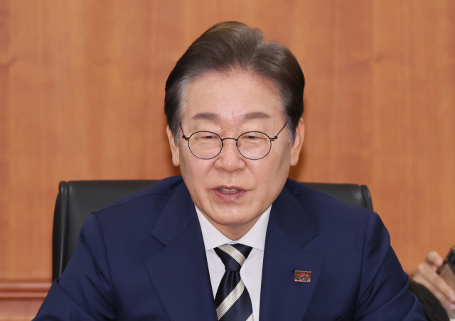 이재명 "강원, 해상풍력·수소 산업 육성…에너지 전환 중심으로" 이재명 "강원, 해상풍력·수소 산업 육성…에너지 전환 중심으로"