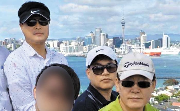  같이 골프도 치고 카트도같이 타고 관광도 같이 했는데 그사람을 모를수가.있나요  구글제미나이 대답