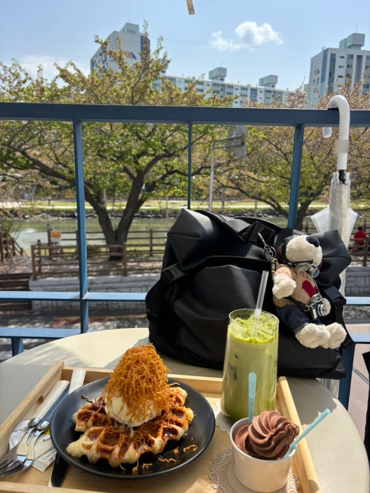  부산 온천천 벚꽃 맛집 분위기 좋은 이쁜 카페 예쁜하루
