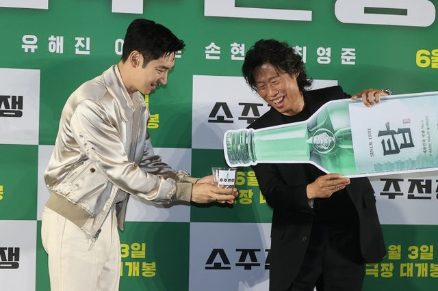 “술 한잔 생각나길”…유해진·이제훈 브로맨스 더해 ‘소주전쟁’ [종합]