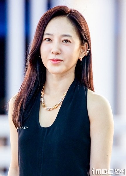 1300억 재력가 사모님 <b>박주미</b> 품격있는 최근 공항패션 에르메스 가방....