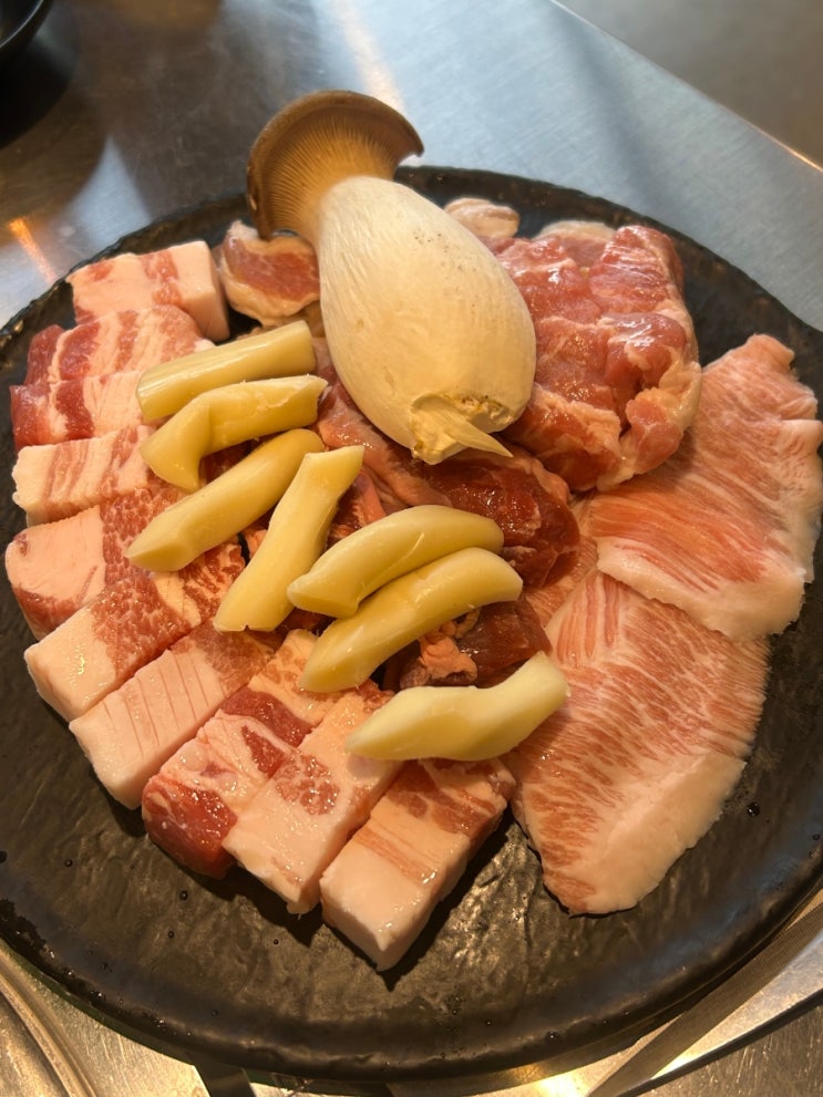 대구 율하 맛집 율하광장 삼겹살 등 모듬은 여기에서 상구네돼지구이 율하점 대구 율하 맛집 율하광장 삼겹살 등 모듬은 여기에서 상구네돼지구이 율하점