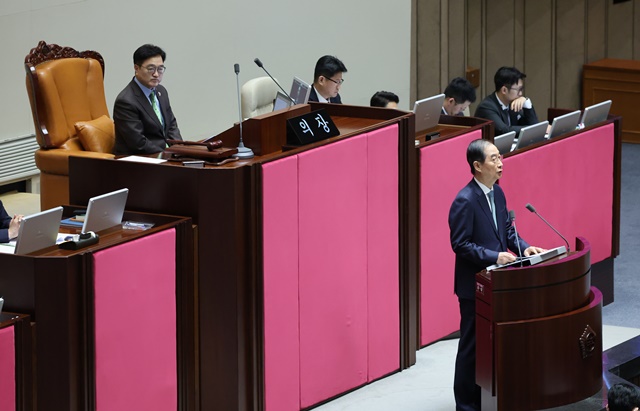 <b>한덕수 시정연설</b>, 본회의장은 아수라장