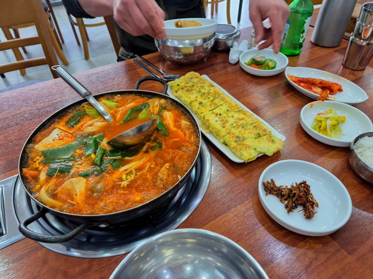  광양 점심 식사만 가능한 윤가네 본점  김치찌개