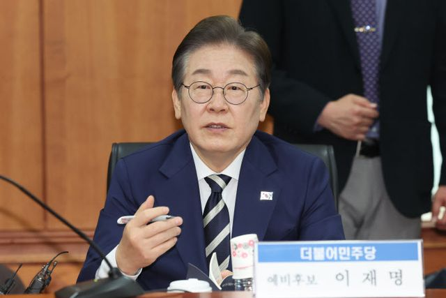  “검찰, 언제부터 창작소설가 됐냐”…이재명, 文 기소에 날 세워