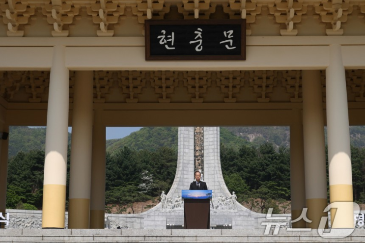 [속보] <b>한덕수 권한대행</b>, 순직 의무경찰의 날 기념식 참석…깊은... 