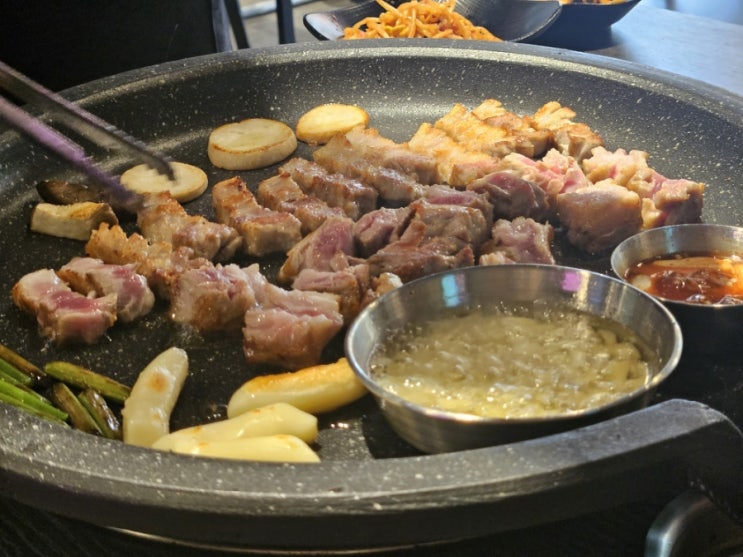  대구 동구: 맛있게 삽겹살 구워주는 돈 고기집 이시아폴리스점