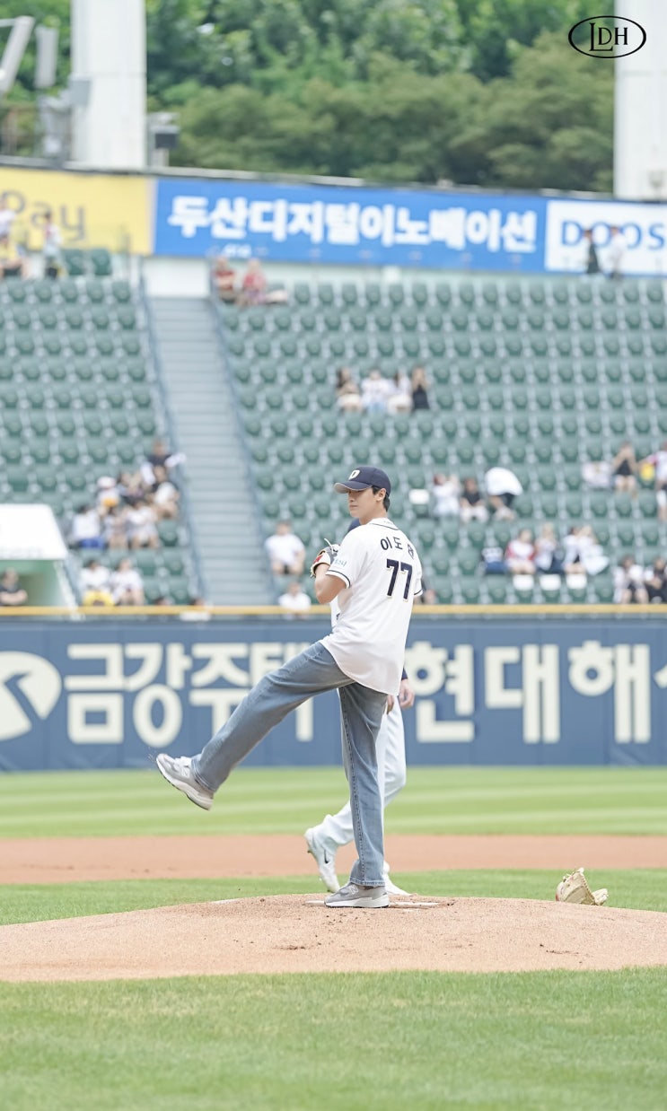 [<b>이도현</b>]<b>시구</b> 폼 미쳤다