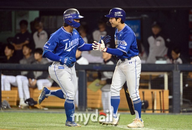 김지찬과 김성윤이 결성한 '삼파룸파(<b>삼성</b>+움파룸파)' 최단신 테이....