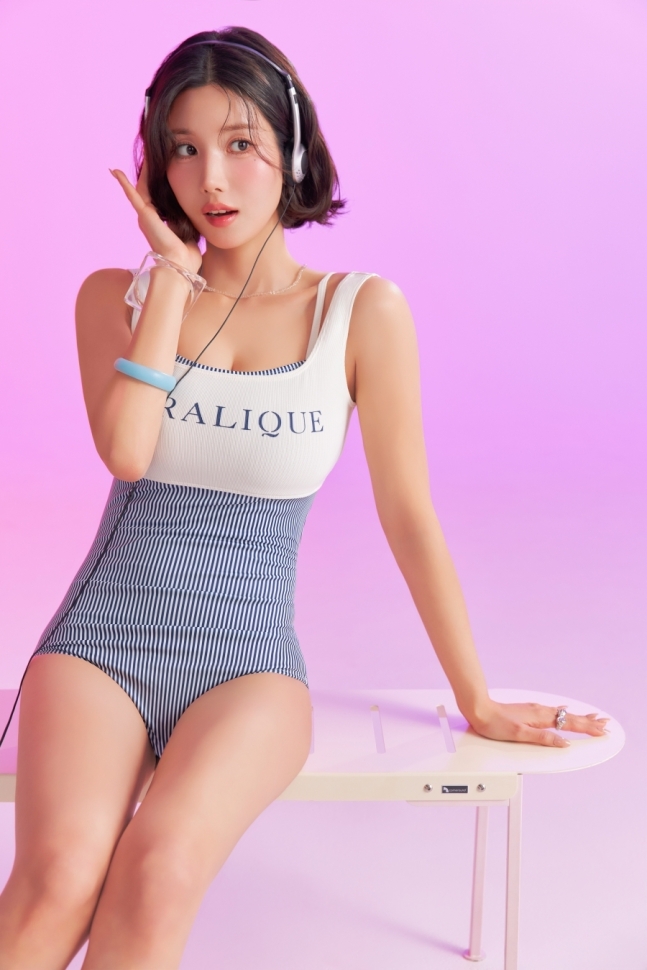 권은비 다이어트 케사키 주스 스윔웨어 모델 화보 권은비 다이어트 케사키 주스 스윔웨어 모델 화보