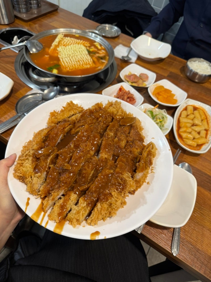  [고돈집] 여의도 푸짐한 돈까스 점심세트 후기 남자들의 성지 김치찌개 돈까스 떡볶이 12,500원