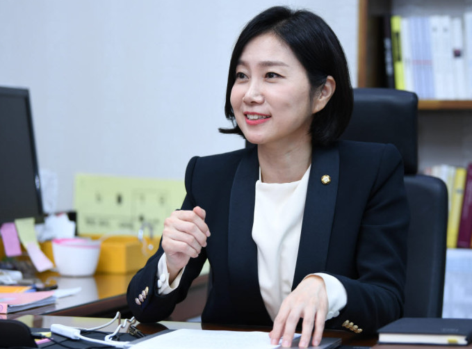허은아 프로필,나이 고향 학력 종교 성향 경력 최근 근황,전 개혁신당 대표,무소속 21대 대통....