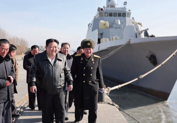 초음속 미사일과 탄도 미사일 장착한 북한 <b>신형 구축함</b>... 