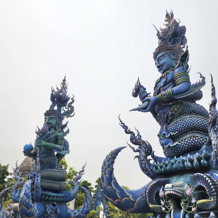  치앙라이 청색 사원 (왓 렁 쓰아뗀 Wat Rong Suea Ten) 동남아 여행지 태국 가볼만한 곳