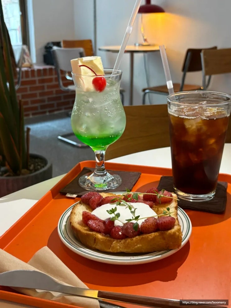  서울 메론소다 카페 레이먼드커피마켓 망원역 디저트 맛집