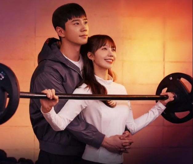 <b>정은지</b> 이준영 - <b>헬스</b>장서 백허그 & 35kg 바벨 - <b>24시 헬스클럽</b>... 