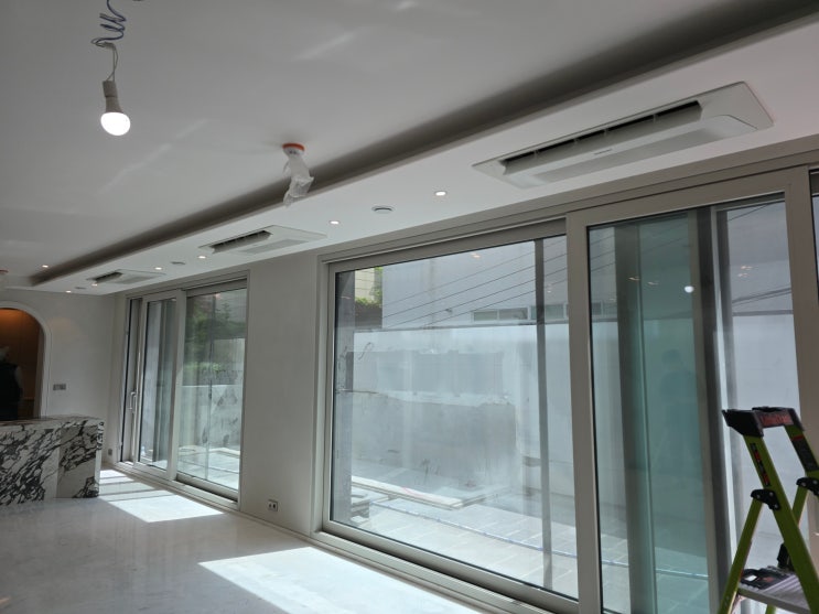 강남구 도산대로 청담동 빌라 인테리어후 천장형 시스템 에어컨 청소
