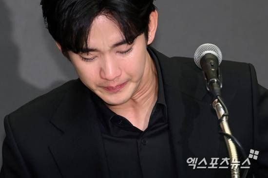 "김수현, 아이돌 출신 배우 만났다"…난감한 '전 여친' 찾기 [엑's 이슈]