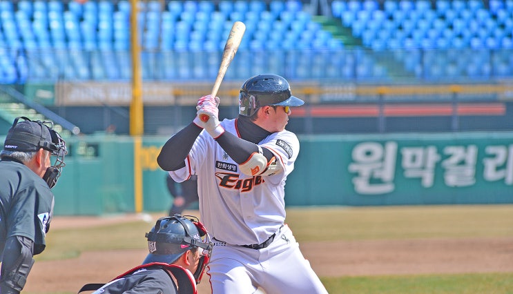 지금 2025 KBO <b>프로야구 열기</b>가 뜨겁죠 - 새로 개장한 한화생명... 