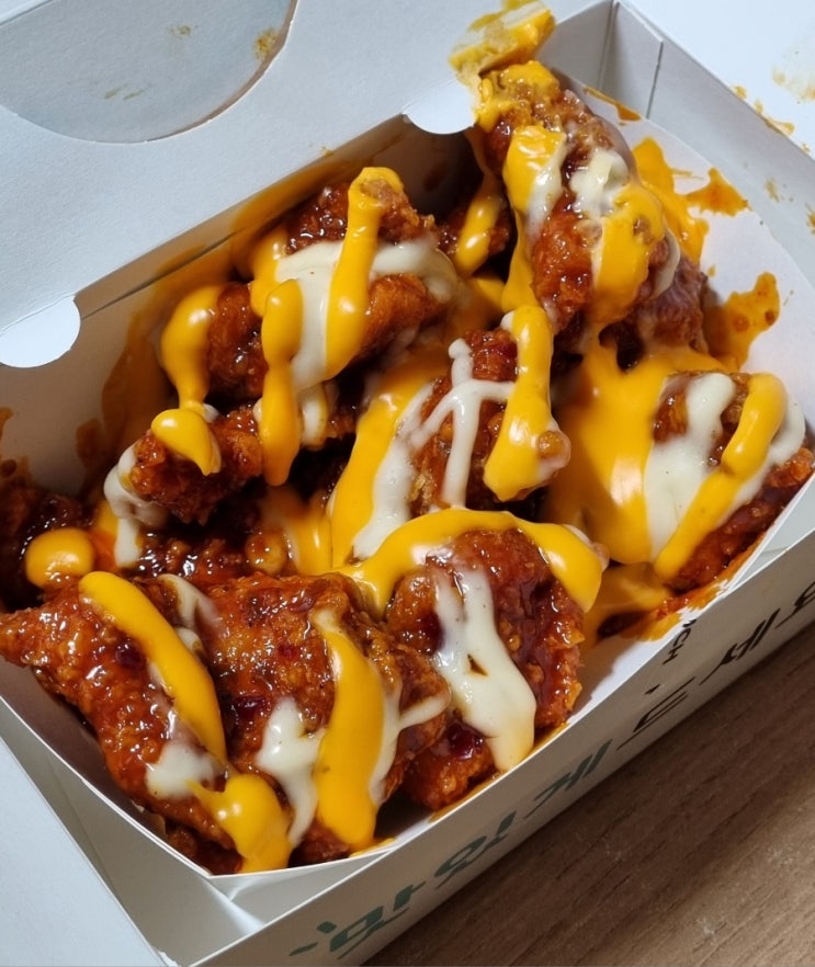  맘스터치 남성역점 핫치즈빅싸이순살 칼로리 가격 매콤김떡만