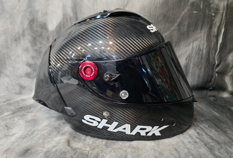  샤크(SHARK) Race-R Pro GP 바이크 헬멧 카본크랙복원 및 부분도색 복원 수리