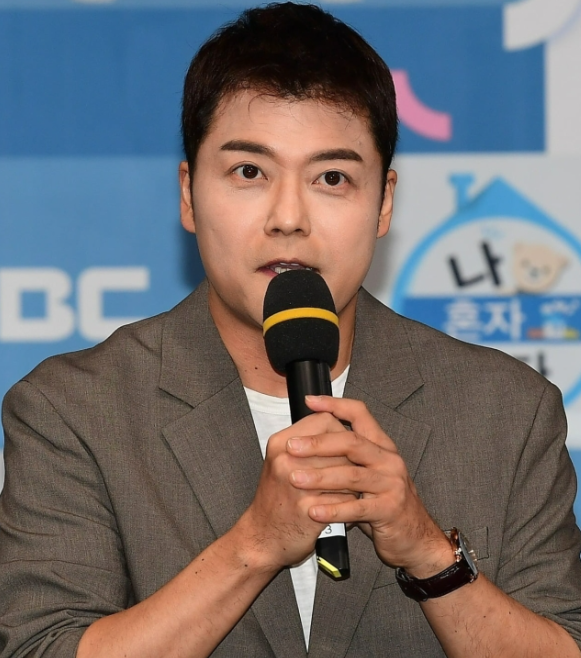 <b>전현무</b>, <b>경거망동</b> 발언 사당귀에서도 공개 사과