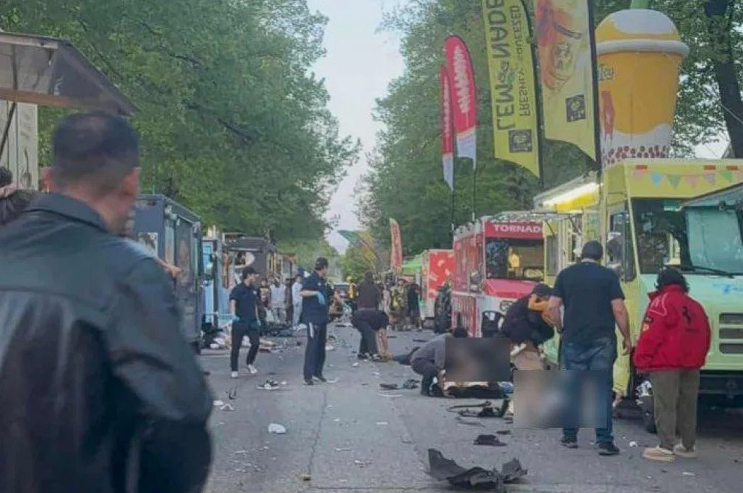 30대 <b>벤쿠버</b> 남성, 캐나다 <b>밴쿠버</b> 필리핀 <b>축제</b>에서 SUV<b>차량</b>을... 