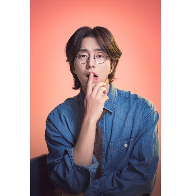 "나만의 두 어머니…" 윤현민, 감동적인 가족사와 일상 공개!