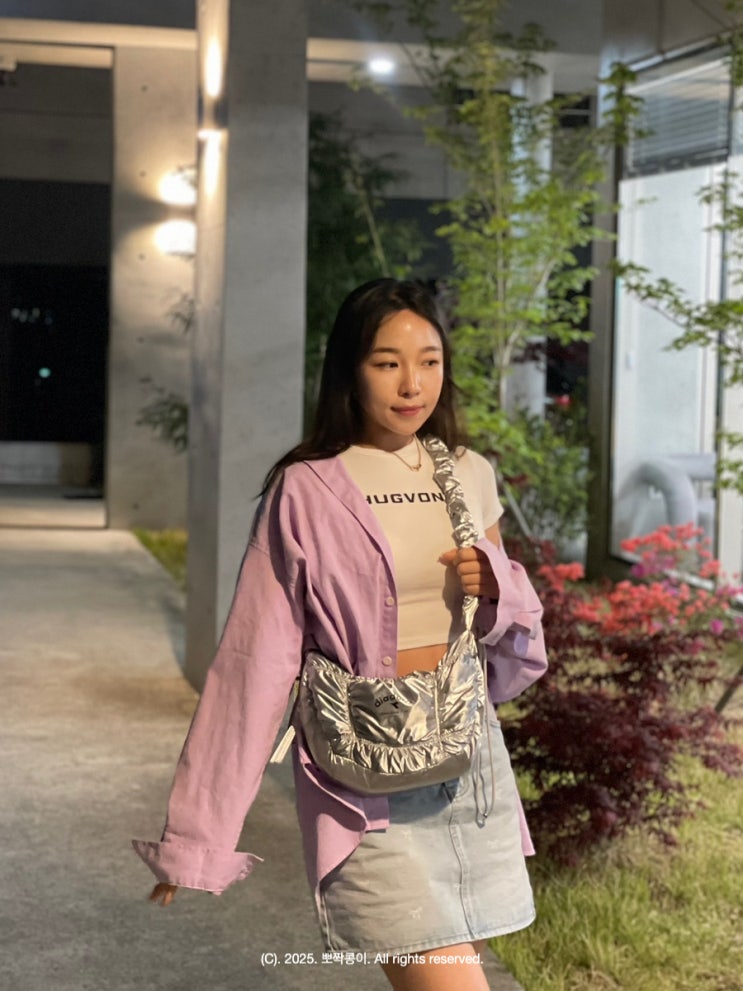  디아도라 가방 봄여름 데일리 실버백 글로시 셔링 숄더백