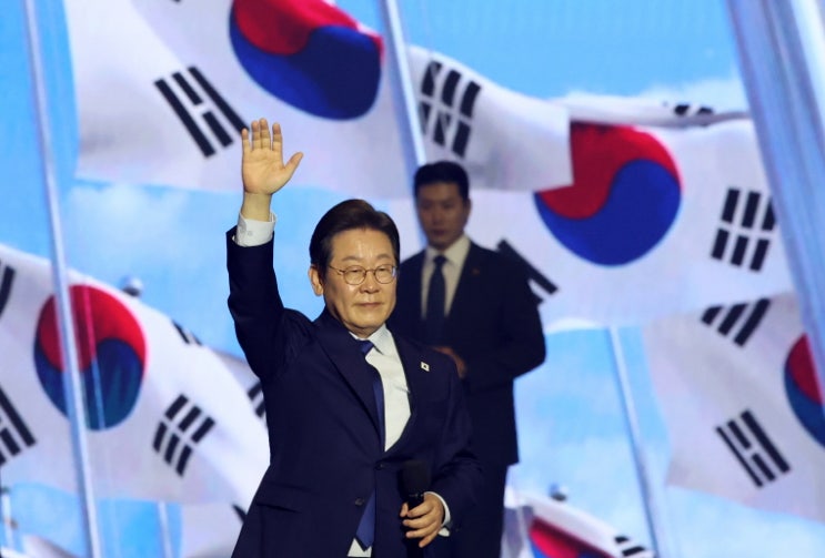 77% 역대 최고 득표로 민주당 대선 후보 확정… “<b>정권탈환</b>”