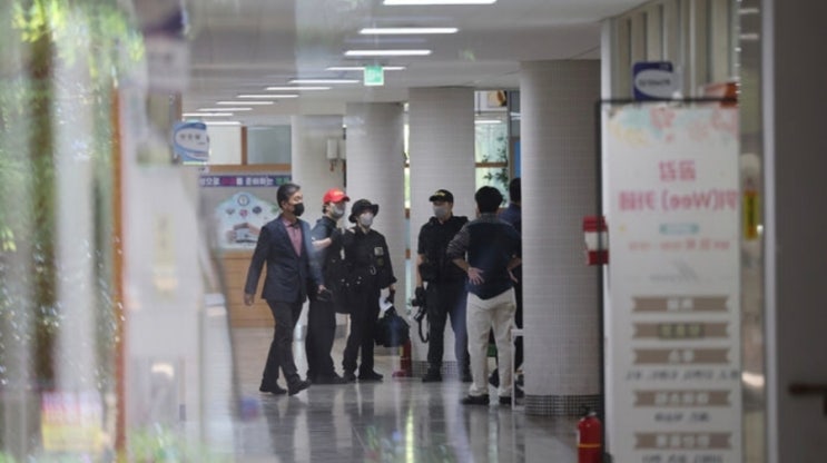 <b>청주 고교 흉기 난동</b> 사건… 충격입니다(교장등 6명 중경상.... 