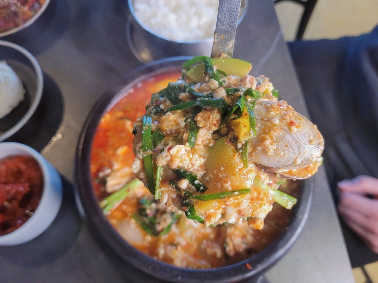  친구와 함께 즐기는 최고의 삼겹살, 강릉 맛집 강릉고깃집 금돈