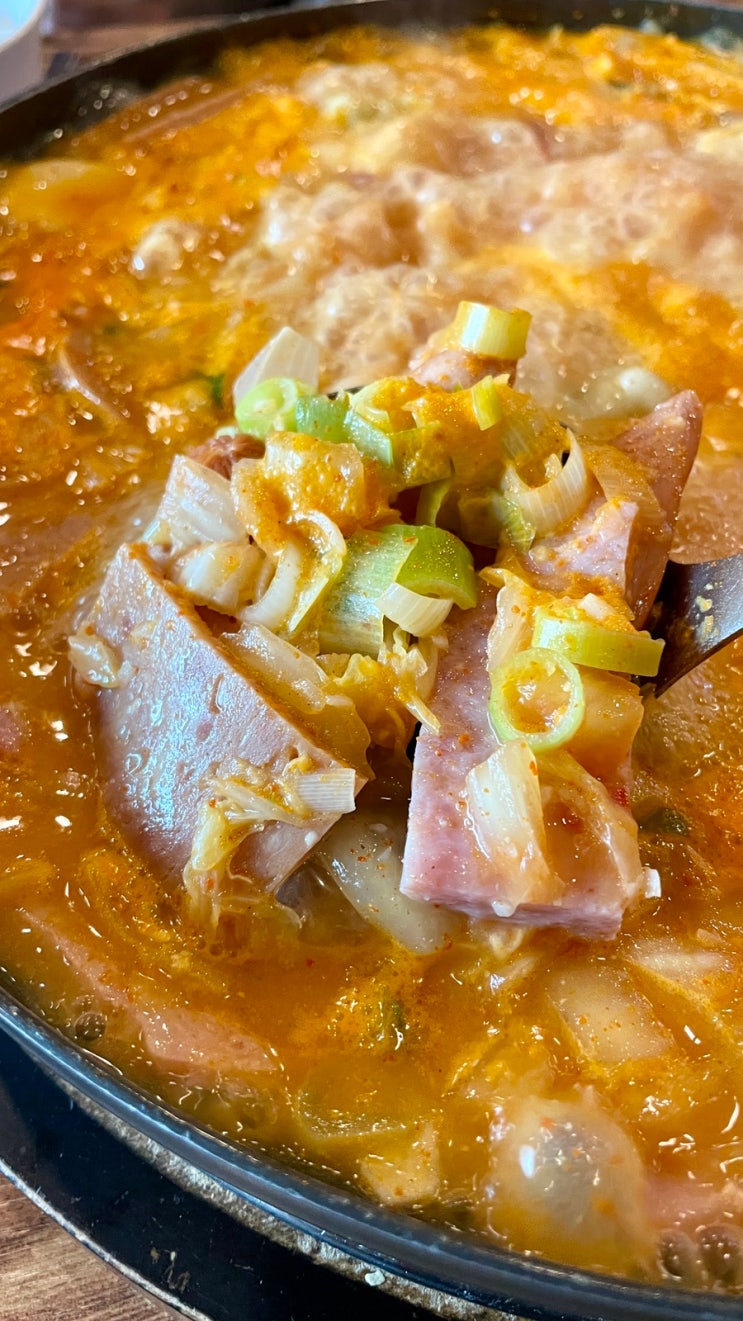 태학산 자연휴양림 송탄식부대찌개 초벌직화구이 밀면 신사부대찌개 품격삼겹살 / 천안식후감