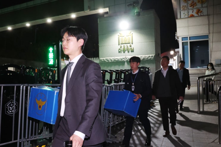 <b>비화폰 서버</b>·집무실 CCTV <b>제출</b> 협의… “최대한 <b>협조</b>”