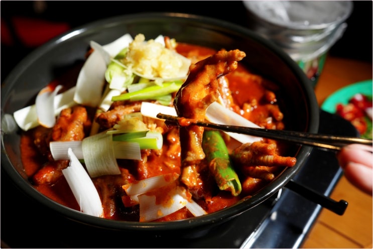  홍대입구 술집 교도리 가마솥 푹 고아낸 불맛 닭발